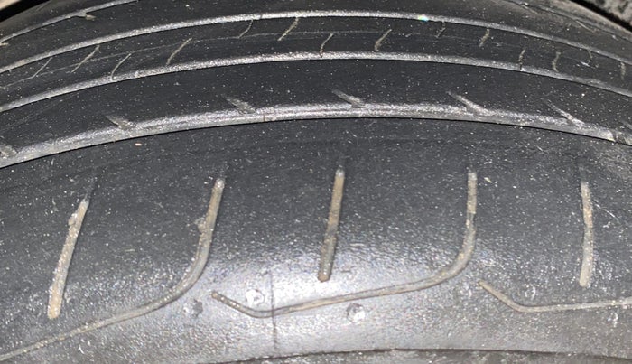 2021 Nissan MAGNITE XL, Petrol, Manual, 85,468 km, Right Front Tyre Tread