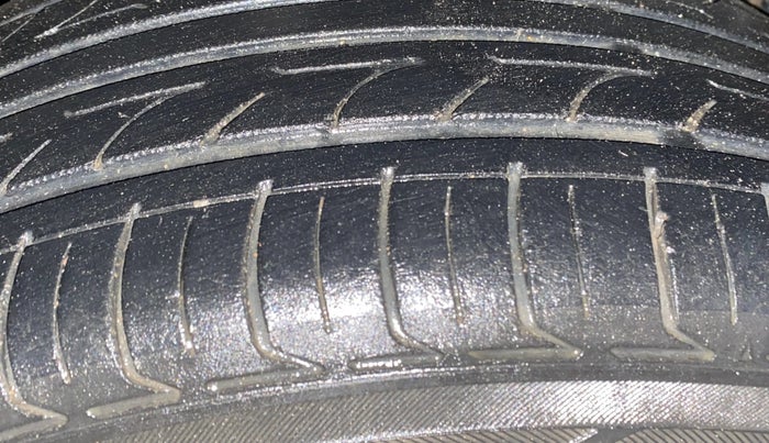 2021 Nissan MAGNITE XL, Petrol, Manual, 85,468 km, Right Rear Tyre Tread