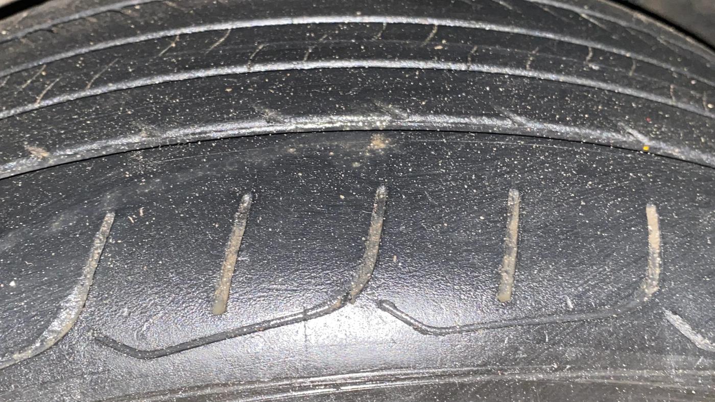 2021 Nissan MAGNITE XL, Petrol, Manual, 85,468 km, Left Front Tyre Tread