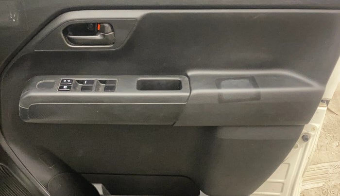 2022 Maruti New Wagon-R LXI CNG 1.0, CNG, Manual, 1,12,763 km, Driver Side Door Panels Control