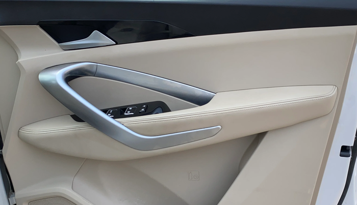 2021 MG HECTOR SHARP 1.5 PETROL CVT, Petrol, Automatic, 84,851 km, Driver Side Door Panels Control