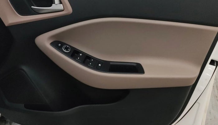 2019 Hyundai Elite i20 ASTA (O) CVT, Petrol, Automatic, 34,197 km, Driver Side Door Panels Control