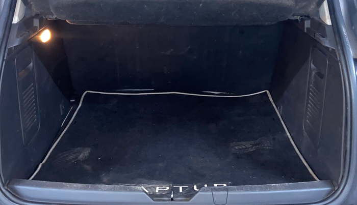 2017 Renault Captur PLATINE DIESEL , Diesel, Manual, 1,18,040 km, Boot Inside