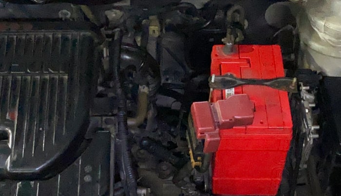 2013 Maruti Swift VXI, Petrol, Manual, 1,06,648 km, Engine View - Left