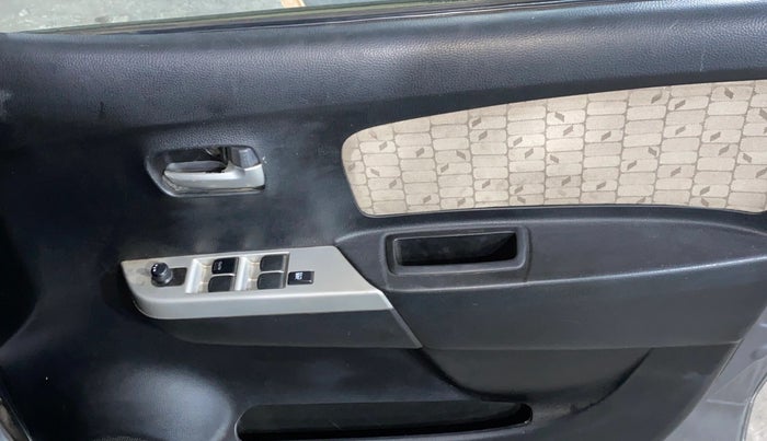 2016 Maruti Wagon R 1.0 VXI, Petrol, Manual, 40,291 km, Driver Side Door Panels Control