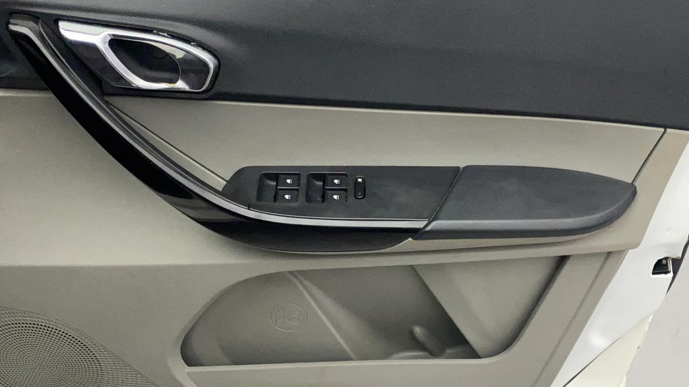 2016 Tata Tiago XZ PETROL, Petrol, Manual, 66,808 km, Driver Side Door Panels Control