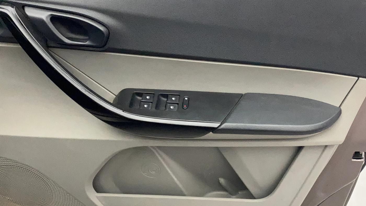 2017 Tata Tiago XT PETROL, Petrol, Manual, 88,234 km, Driver Side Door Panels Control