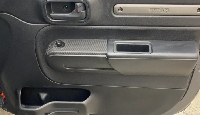 2021 Mahindra Thar LX PETROL HT 4WD AT, Petrol, Automatic, 35,823 km, Driver Side Door Panels Control