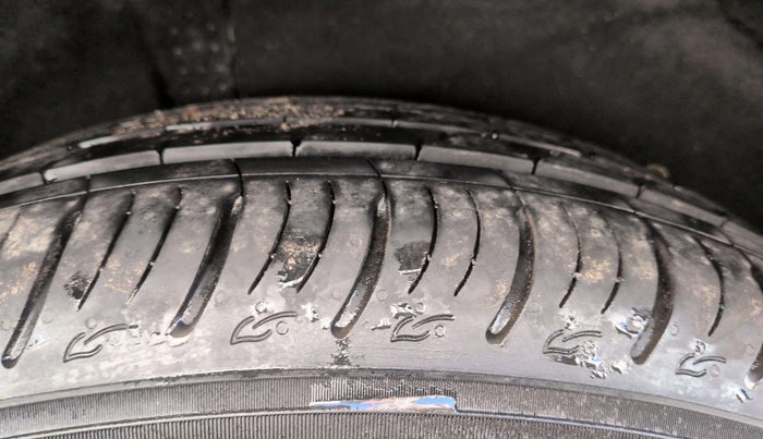 2023 KIA CARNIVAL LIMOUSINE PLUS 2.2 7 STR, Diesel, Automatic, 30,755 km, Left Front Tyre Tread