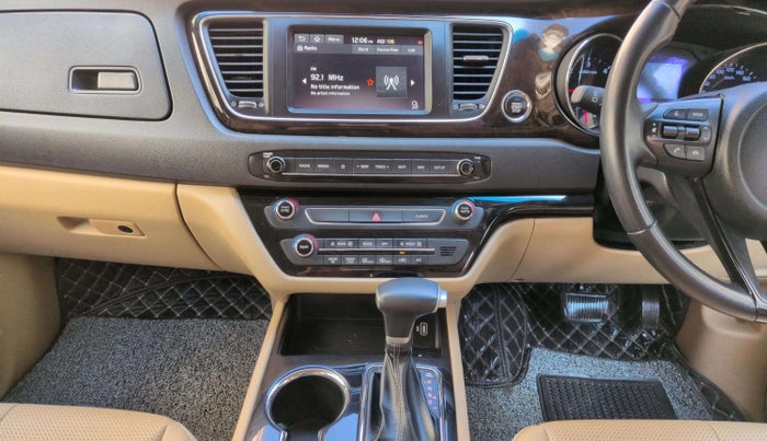 2023 KIA CARNIVAL LIMOUSINE PLUS 2.2 7 STR, Diesel, Automatic, 30,755 km, Air Conditioner