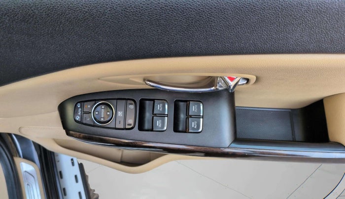 2023 KIA CARNIVAL LIMOUSINE PLUS 2.2 7 STR, Diesel, Automatic, 30,755 km, Driver Side Door Panels Control