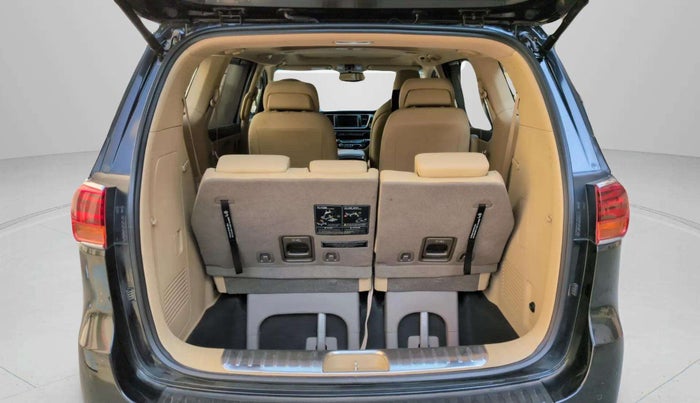 2023 KIA CARNIVAL LIMOUSINE PLUS 2.2 7 STR, Diesel, Automatic, 30,755 km, Boot Inside