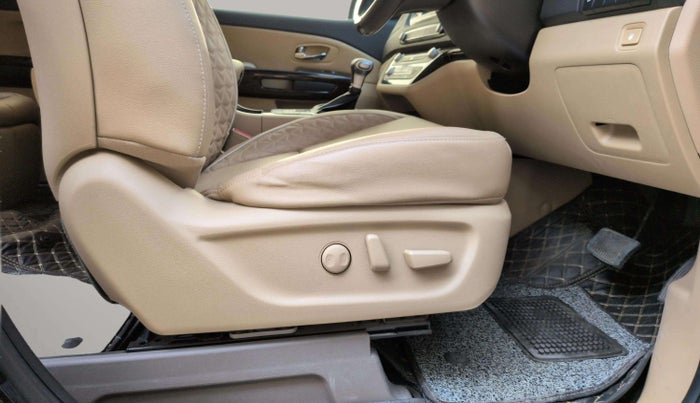 2023 KIA CARNIVAL LIMOUSINE PLUS 2.2 7 STR, Diesel, Automatic, 30,755 km, Driver Side Adjustment Panel