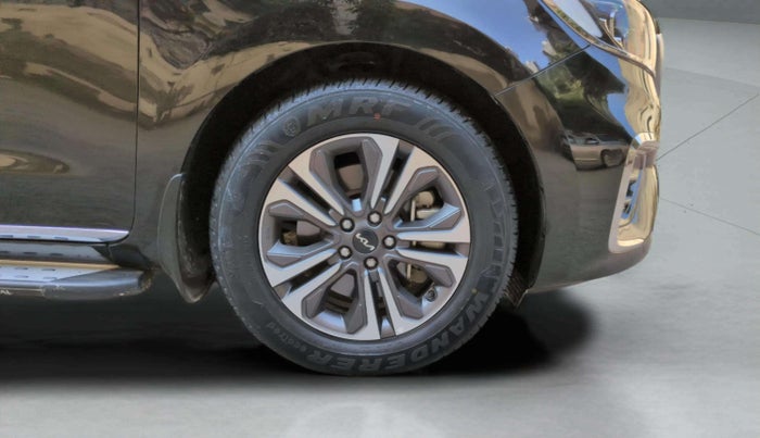 2023 KIA CARNIVAL LIMOUSINE PLUS 2.2 7 STR, Diesel, Automatic, 30,755 km, Right Front Wheel