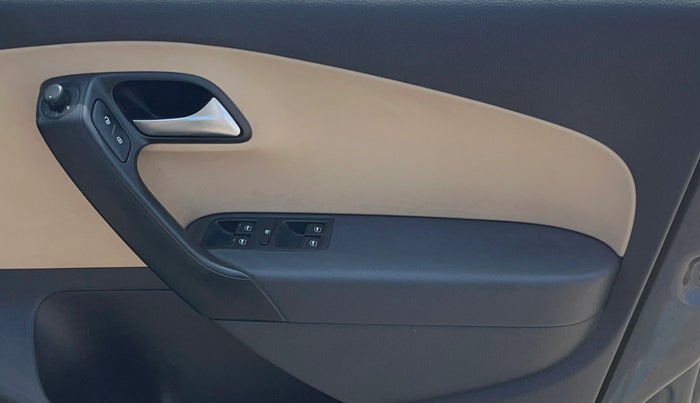 2015 Volkswagen Polo HIGHLINE1.2L, Petrol, Manual, 94,479 km, Driver Side Door Panels Control