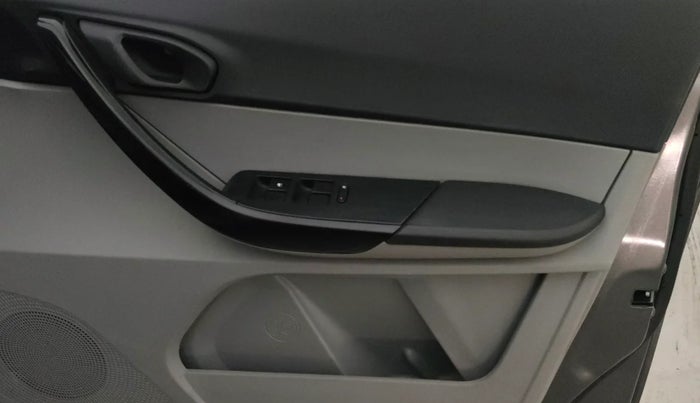 2020 Tata Tiago XT PETROL, Petrol, Manual, 20,855 km, Driver Side Door Panels Control