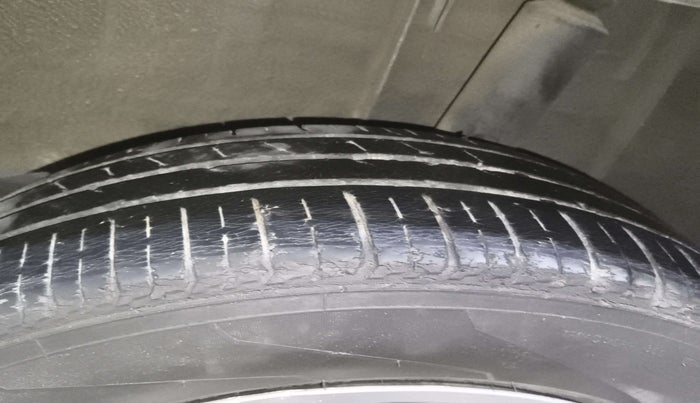 2021 Renault TRIBER RXZ AMT, Petrol, Automatic, 41,421 km, Left Rear Tyre Tread