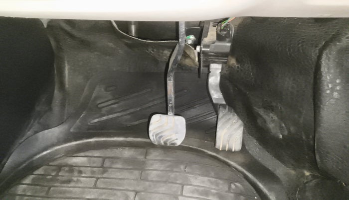 2021 Renault TRIBER RXZ AMT, Petrol, Automatic, 41,421 km, Pedals