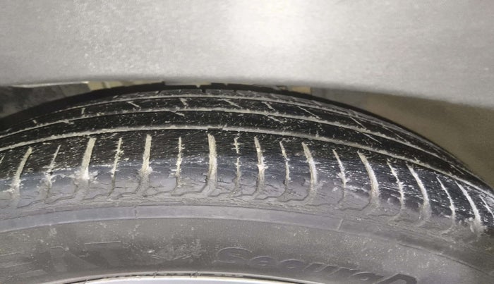 2021 Renault TRIBER RXZ AMT, Petrol, Automatic, 41,421 km, Left Front Tyre Tread