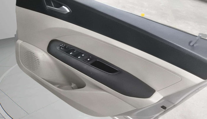 2021 Renault TRIBER RXZ AMT, Petrol, Automatic, 41,421 km, Driver Side Door Panels Control