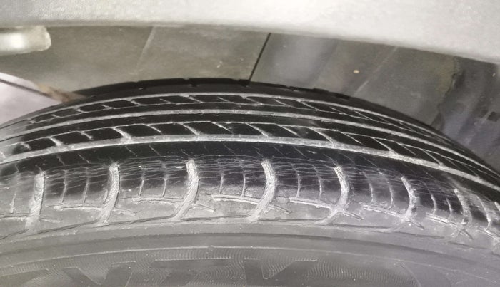 2021 Renault TRIBER RXZ AMT, Petrol, Automatic, 41,421 km, Right Front Tyre Tread