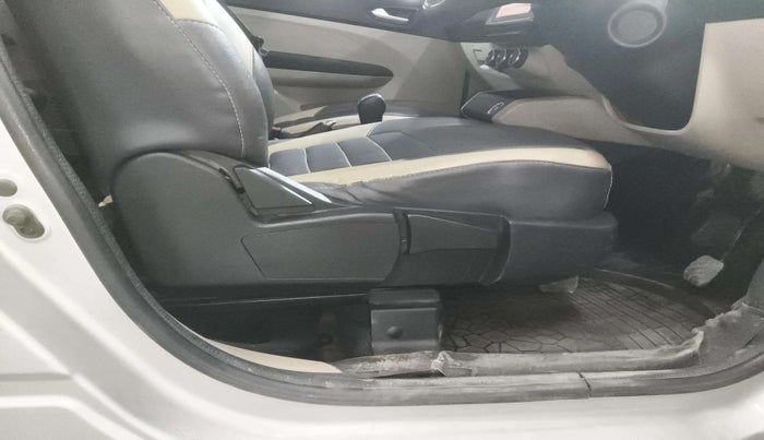 2021 Renault TRIBER RXZ AMT, Petrol, Automatic, 41,421 km, Driver Side Adjustment Panel