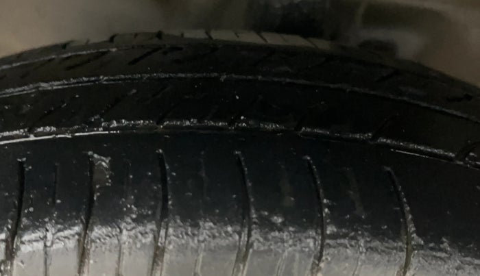 2017 Maruti Wagon R 1.0 LXI CNG, CNG, Manual, 71,134 km, Left Front Tyre Tread