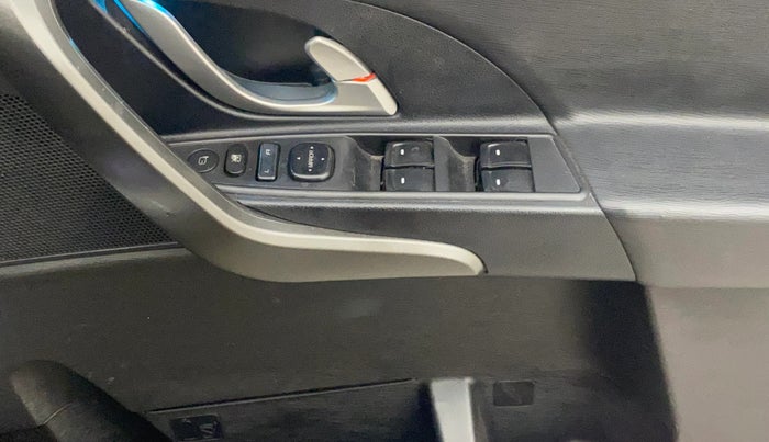 2017 Mahindra XUV500 W10 AT, Diesel, Automatic, 91,905 km, Driver Side Door Panels Control