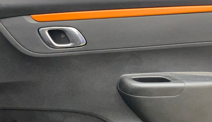 2019 Renault Kwid CLIMBER 1.0, Petrol, Manual, 21,160 km, Driver Side Door Panels Control