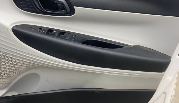 2023 Hyundai NEW I20 SPORTZ 1.2 MT, Petrol, Manual, 26,357 km, Driver Side Door Panels Control