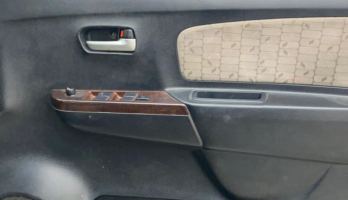 2016 Maruti Wagon R 1.0 VXI, Petrol, Manual, 94,996 km, Driver Side Door Panels Control