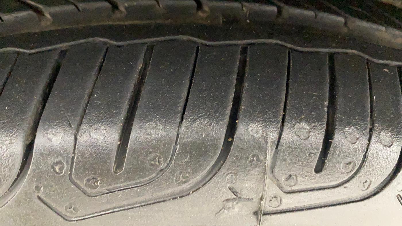2014 Volkswagen Polo HIGHLINE1.2L, Petrol, Manual, 71,656 km, Left Front Tyre Tread