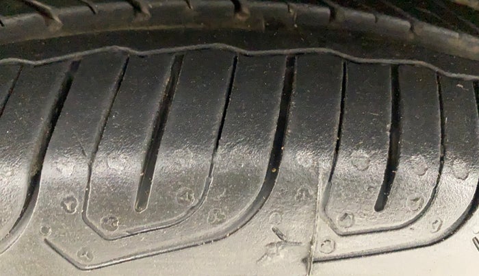 2014 Volkswagen Polo HIGHLINE1.2L, Petrol, Manual, 71,656 km, Left Front Tyre Tread