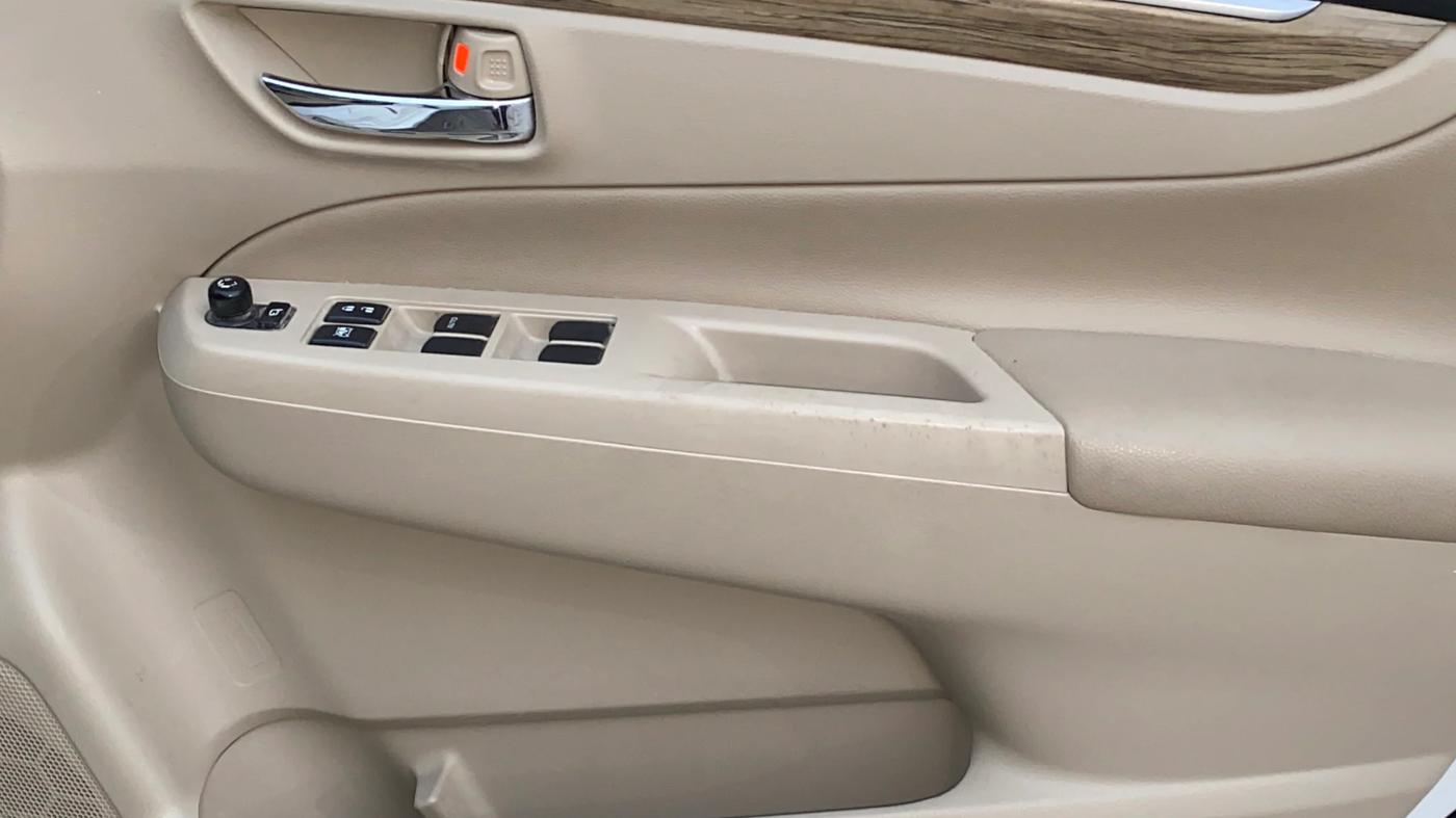2021 Maruti Ciaz ALPHA  AT 1.5 SHVS PETROL, Petrol, Automatic, 33,910 km, Driver Side Door Panels Control
