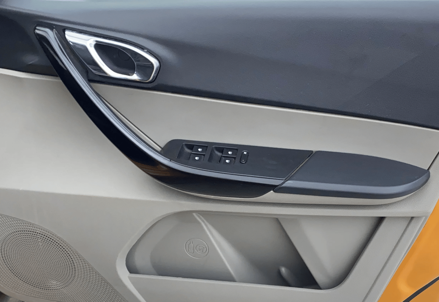 2016 Tata Tiago XZ PETROL, Petrol, Manual, 64,967 km, Driver Side Door Panels Control