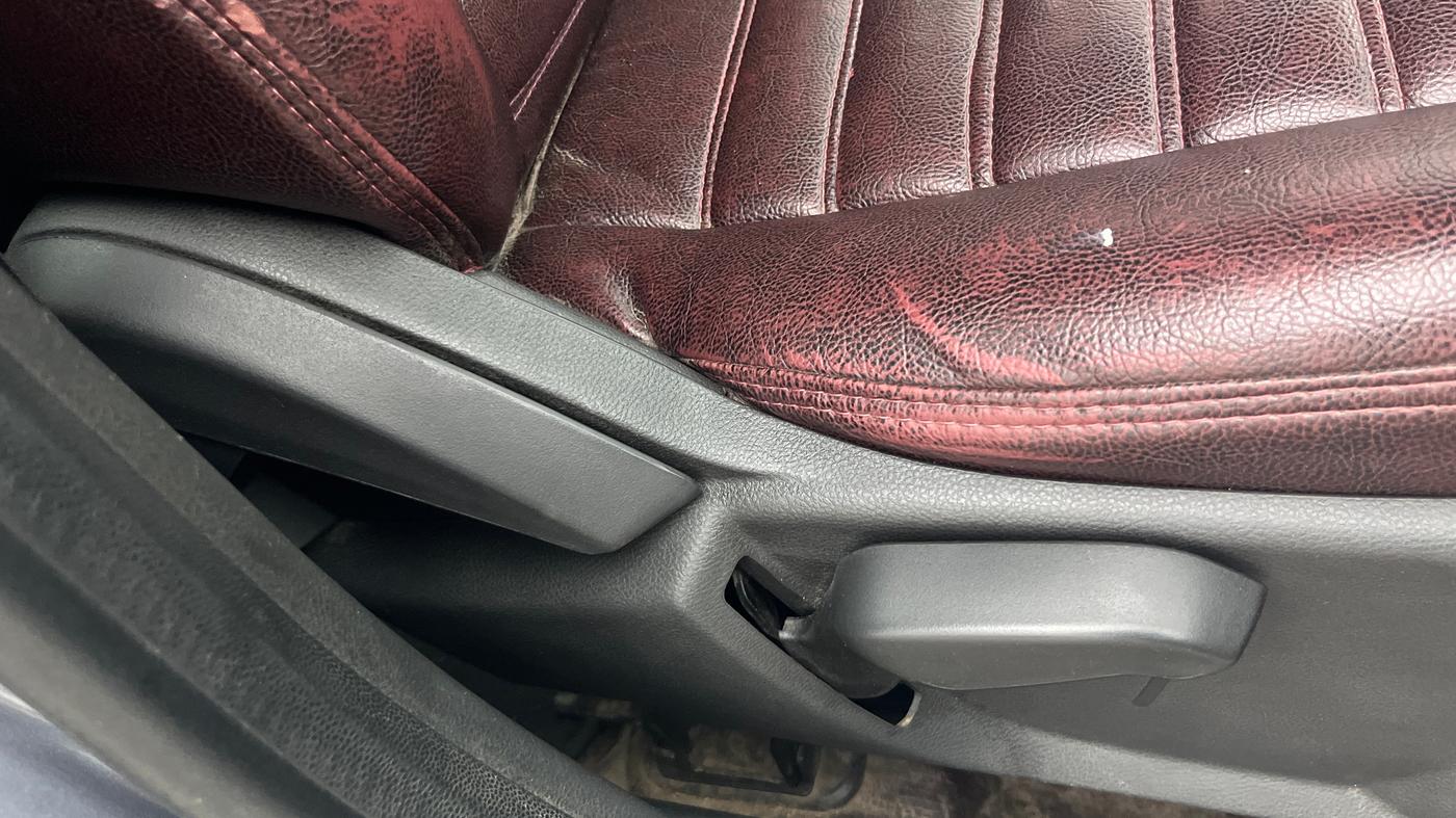 2018 Ford New Figo TITANIUM 1.2 PETROL MT, Petrol, Manual, 1,35,500 km, Driver Side Adjustment Panel