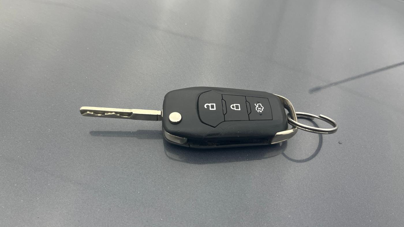 2018 Ford New Figo TITANIUM 1.2 PETROL MT, Petrol, Manual, 1,35,500 km, Key Close Up