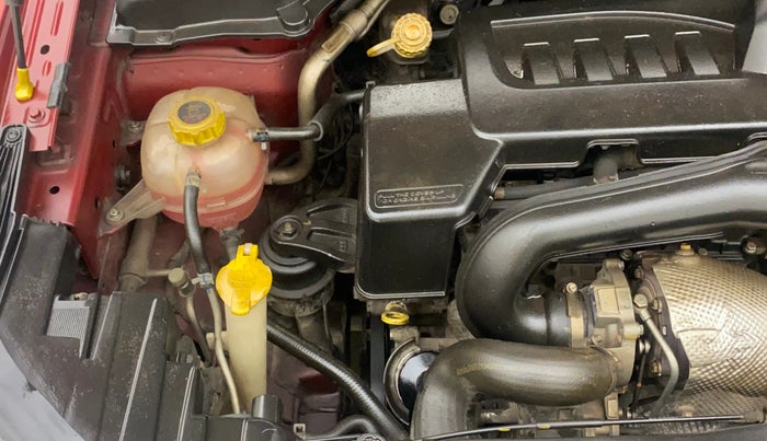 2019 Mahindra XUV300 W8 (O) 1.5 DIESEL, Diesel, Manual, 72,217 km, Engine View - Right