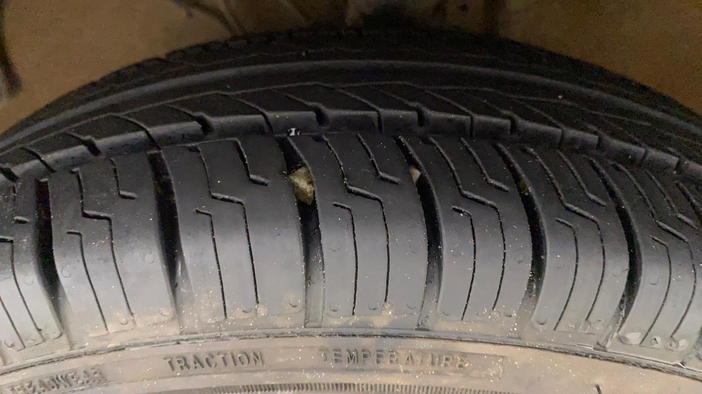 2019 Maruti Alto LXI O, Petrol, Manual, 1,02,424 km, Left Front Tyre Tread