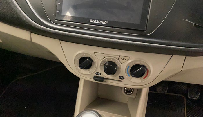 2019 Maruti Alto LXI O, Petrol, Manual, 1,02,424 km, AC Unit - Directional switch has minor damage