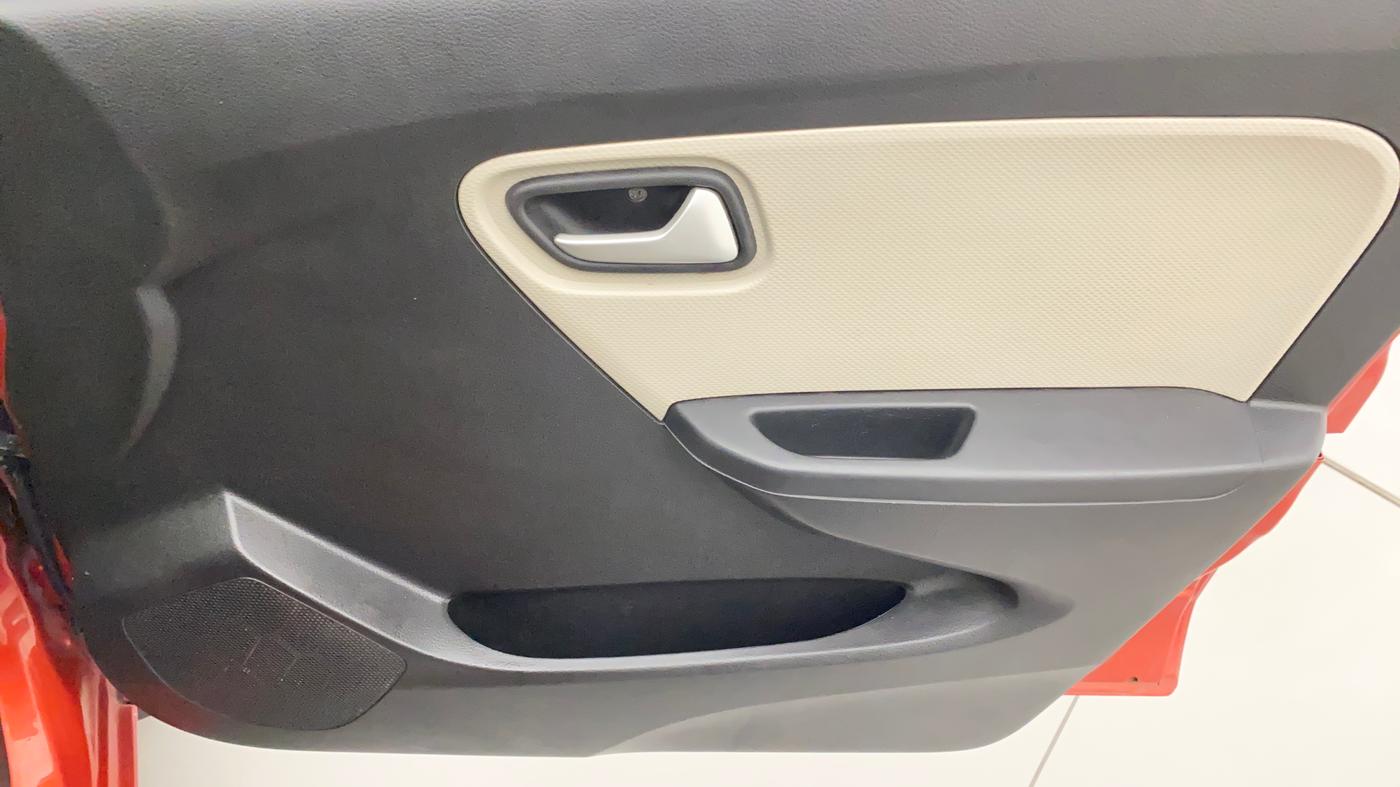 2019 Maruti Alto LXI O, Petrol, Manual, 1,02,424 km, Driver Side Door Panels Control