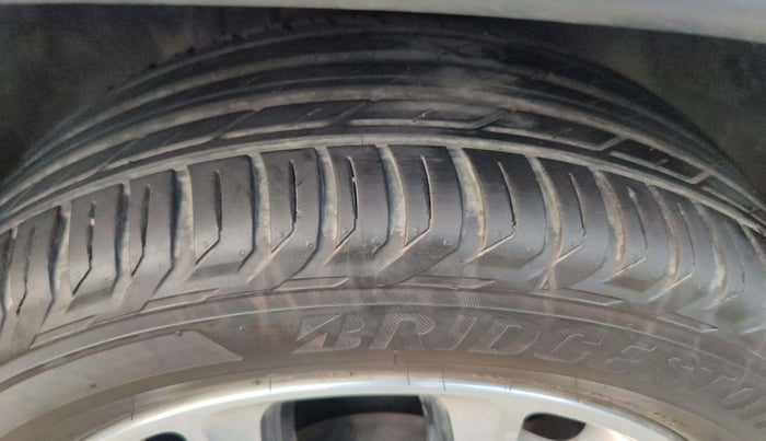 2019 Jeep Compass LIMITED PLUS PETROL AT, Petrol, Automatic, 43,779 km, Left Front Tyre Tread