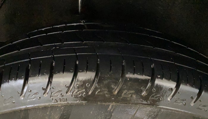 2012 Maruti Ritz VXI, Petrol, Manual, 56,899 km, Right Rear Tyre Tread