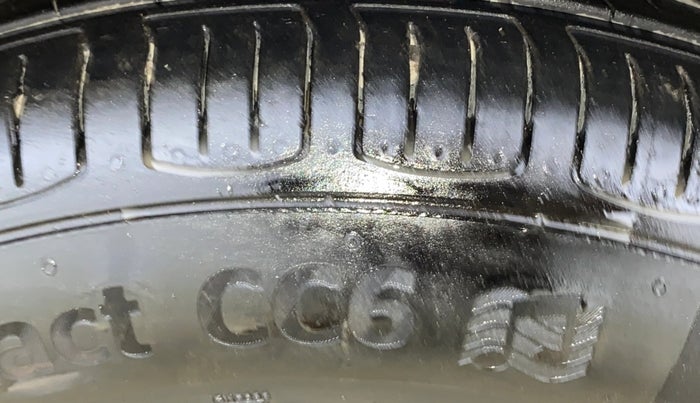 2015 Hyundai Grand i10 SPORTZ 1.2 KAPPA VTVT, CNG, Manual, 52,972 km, Right Front Tyre Tread