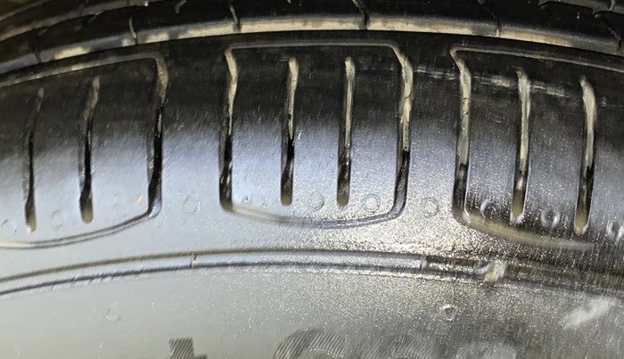 2015 Hyundai Grand i10 SPORTZ 1.2 KAPPA VTVT, CNG, Manual, 52,972 km, Right Rear Tyre Tread