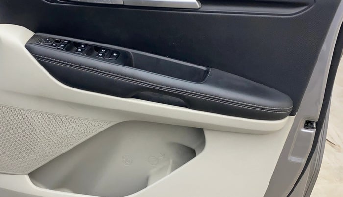 2020 KIA SONET HTX 1.0 IMT, Petrol, Manual, 69,800 km, Driver Side Door Panels Control