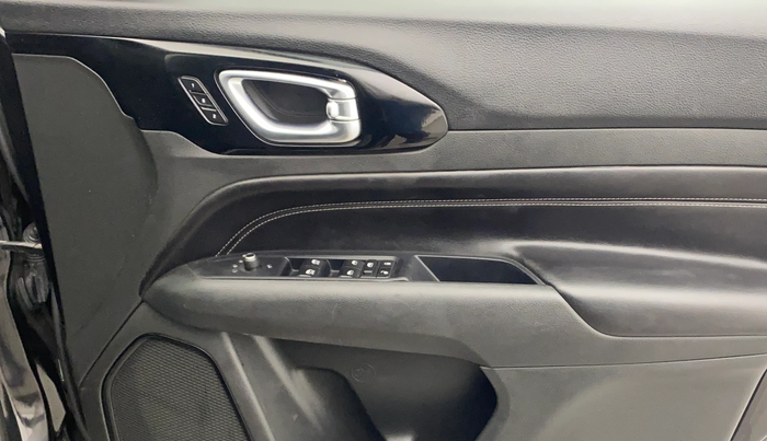 2022 Jeep Compass MODEL S (O) 2.0 DIESEL, Diesel, Manual, 89,754 km, Driver Side Door Panels Control