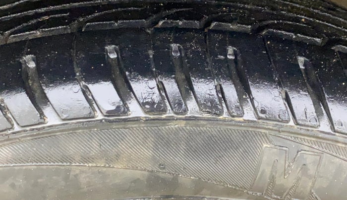 2015 Hyundai Grand i10 SPORTZ 1.2 KAPPA VTVT, Petrol, Manual, 60,052 km, Left Front Tyre Tread