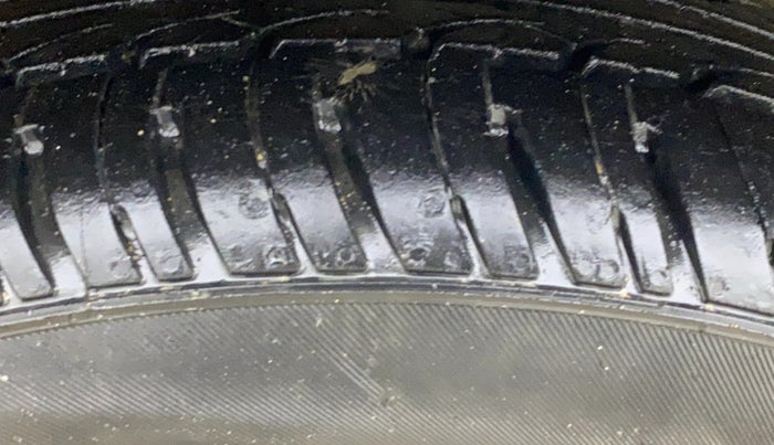 2015 Hyundai Grand i10 SPORTZ 1.2 KAPPA VTVT, Petrol, Manual, 60,052 km, Right Front Tyre Tread