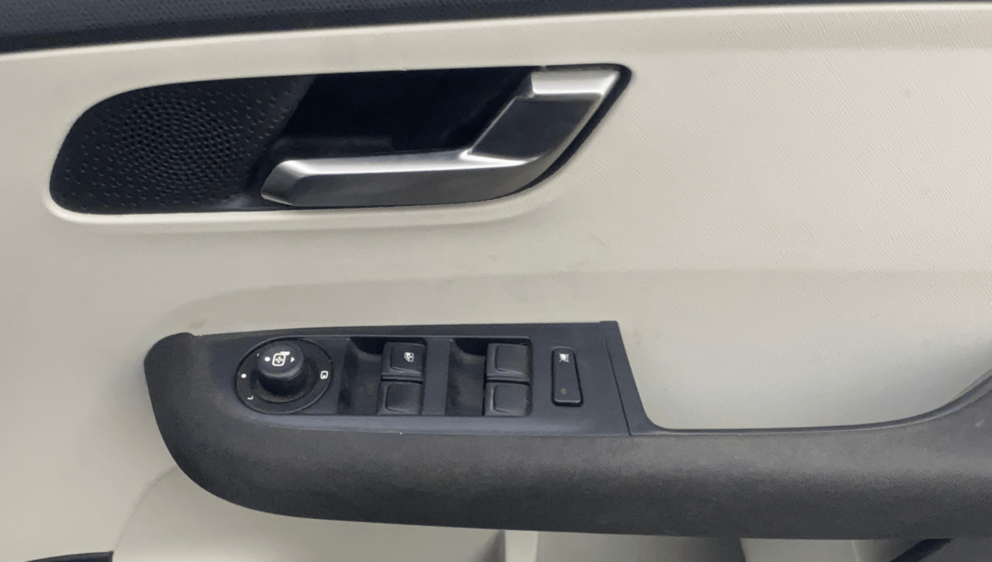 2021 Tata ALTROZ XZ PLUS PETROL, Petrol, Manual, 65,589 km, Driver Side Door Panels Control